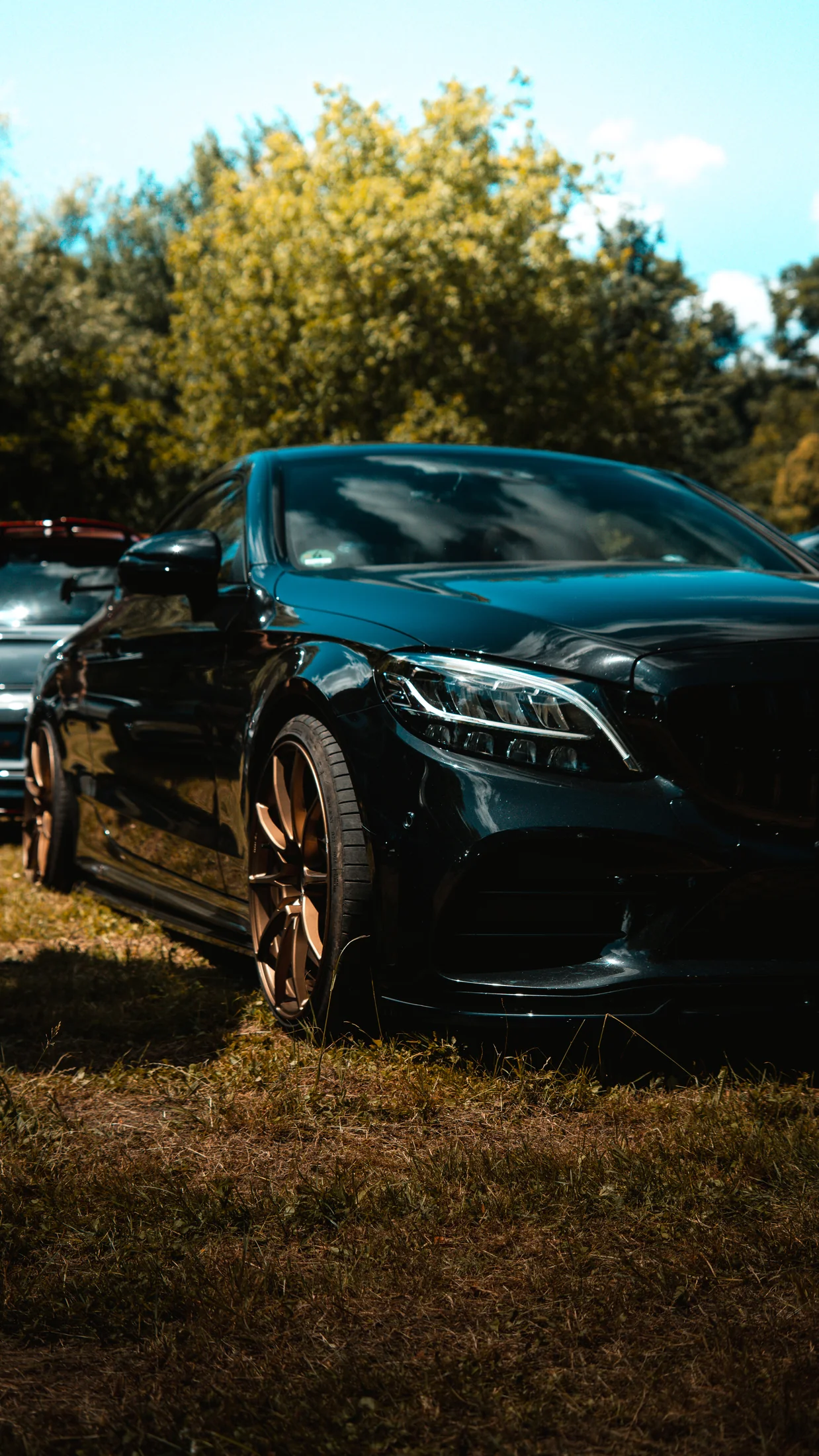 Dunkler Mercedes, fotografiert von bySALTY