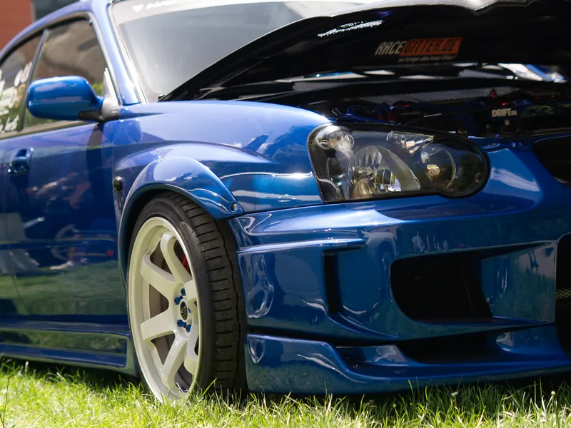 Blaues Fahrzeugdetail